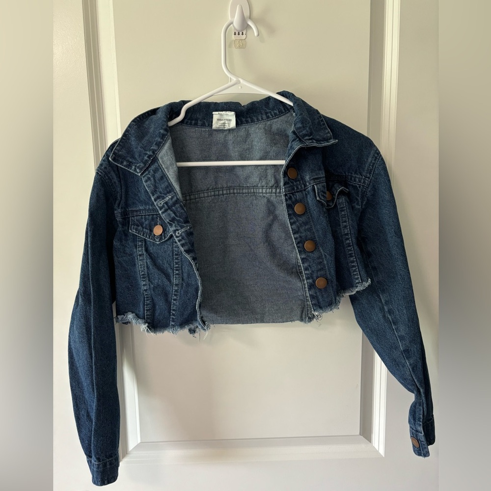 Womens cropped jean jacket. Size small